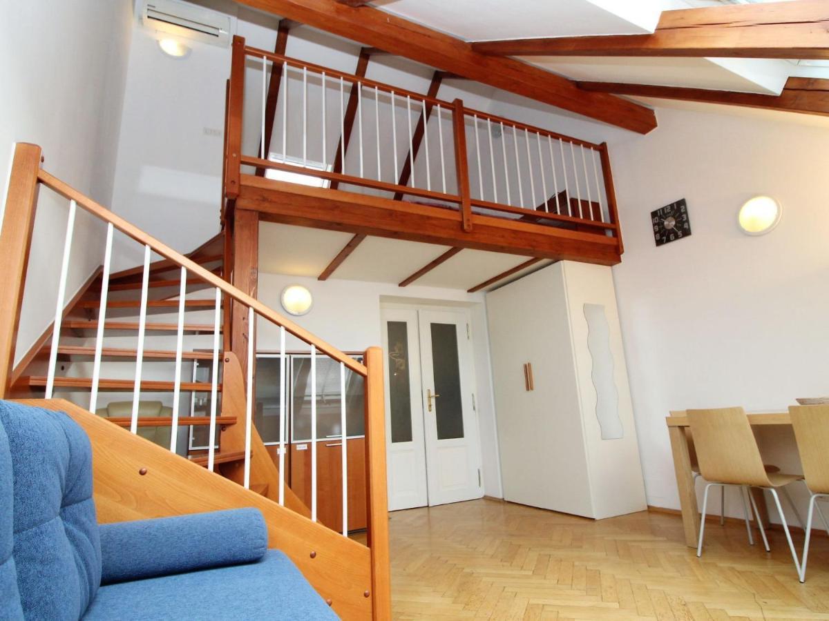 O21 By Interhome * Praha